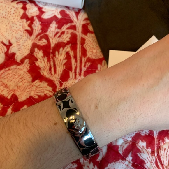 Coach Hinge Bangle - A Classic Bracelet! Never Worn. Enamel black and silver. - Picture 8 of 10